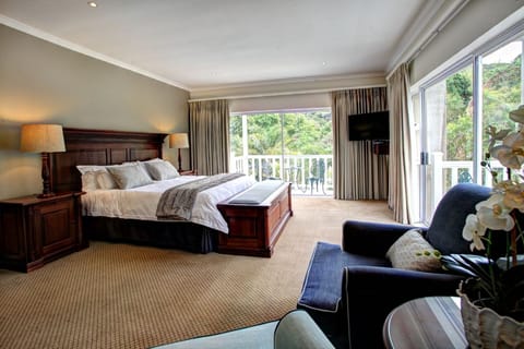 Egyptian cotton sheets, premium bedding, Tempur-Pedic beds, minibar