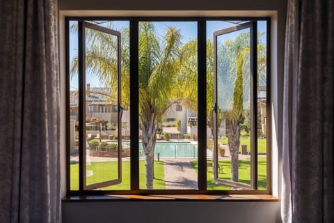 Select Comfort beds, in-room safe, desk, iron/ironing board