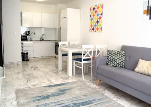 Deluxe Apartment, 1 Bedroom, Non Smoking, City View | Interior