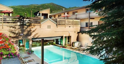 Heated swimming pool