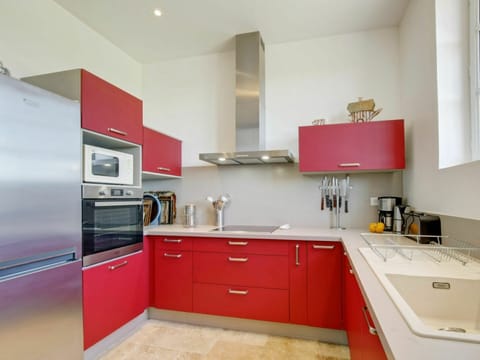 Cabinetry, Countertop, Tap, Furniture, Property, Sink, Plumbing Fixture, Kitchen Stove, Building, Wood