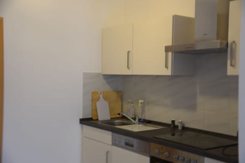 Deluxe Apartment, 1 Bedroom, Kitchen, Mountain View | Private kitchen | Full-size fridge, microwave, coffee/tea maker, electric kettle