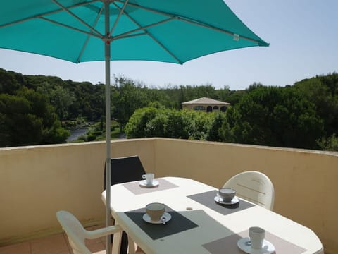Table, Furniture, Sky, Daytime, Property, Umbrella, Building, Green, Chair, Tree