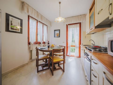 Cabinetry, Property, Picture Frame, Furniture, Table, Wood, Countertop, Lighting, Interior Design, Drawer