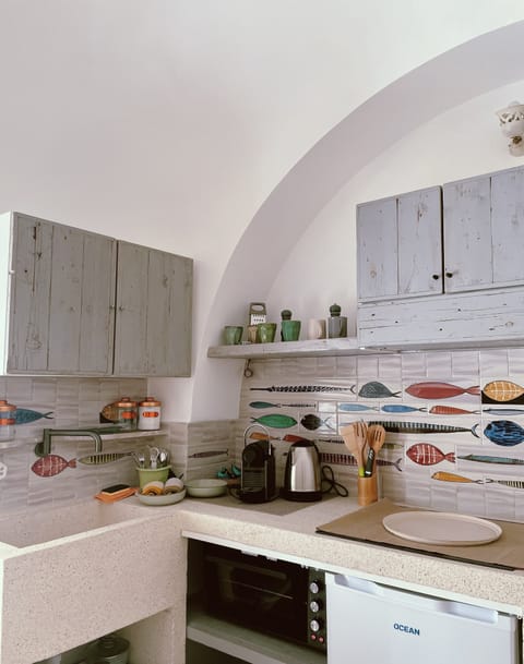 Apartment, 1 Bedroom, Courtyard View | Private kitchen | Fridge, oven, stovetop, cookware/dishes/utensils