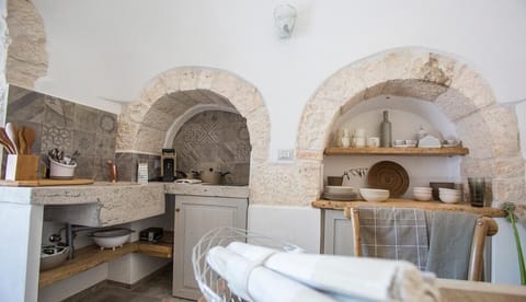 Apartment, 1 Bedroom, Garden View | Private kitchen | Fridge, oven, stovetop, cookware/dishes/utensils