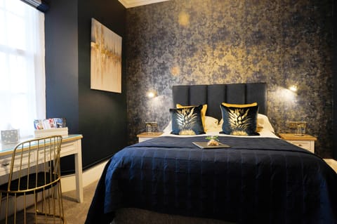 Superior Double Room, Ensuite | Premium bedding, individually decorated, individually furnished, desk