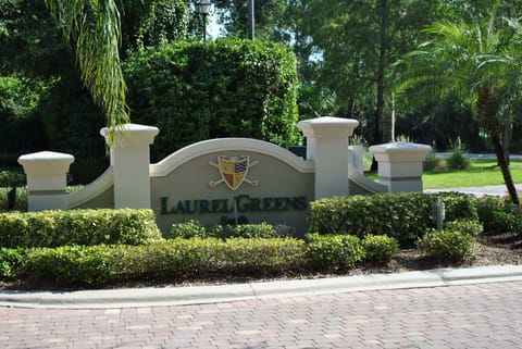 Entrance to Laurel Green South