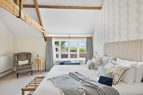 Estate Superior | In-room safe, individually decorated, individually furnished, desk