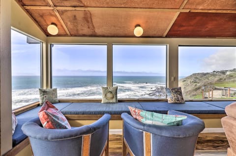 Manchester Vacation Rental | 3BR | 2BA | 1,398 Sq Ft | Steps Required