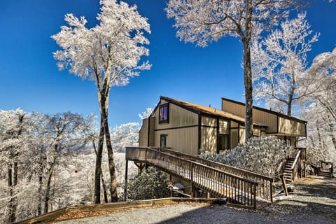 Beech Mountain Vacation Rental | 3BR | 2BA | 1,300 Sq Ft | Stairs to Access