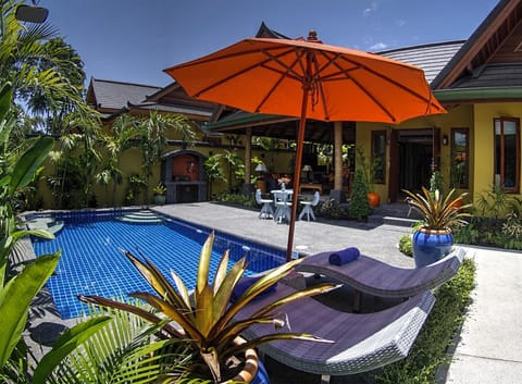 Large 8 x 4 mtr salt water pool and Jacuzzi at Villa Amber 