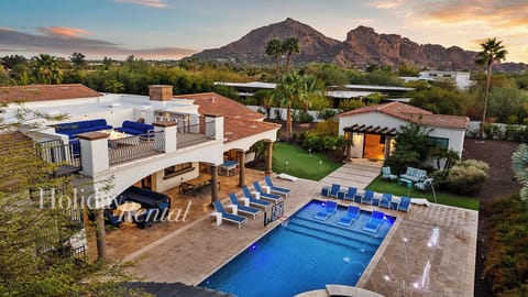 Unwind in the pool & spa with sweeping Camelback Mountain views.