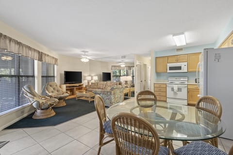 Sandpiper 11B Dining Area