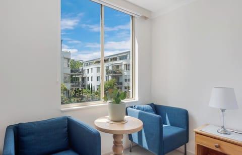 twin bedroom with Garden view