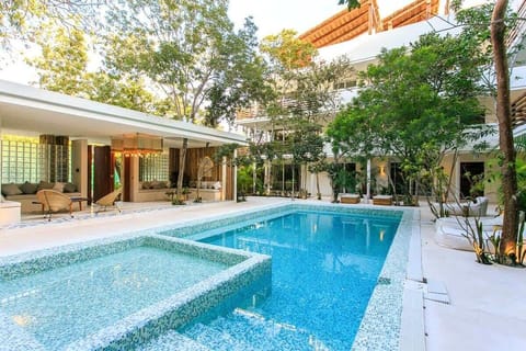 It's a splendid spot to relax and sun/dip all day!