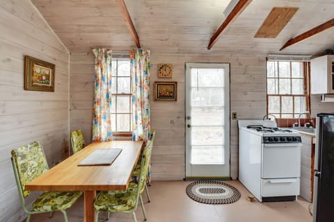 Vineyard Haven Vacation Rental | 1BR | 1BA | 273 Sq Ft | Steps Required