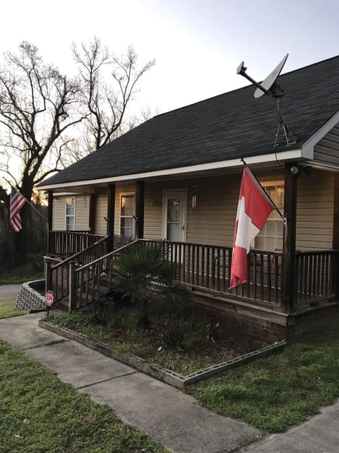 Canal Riverfront Getaway!