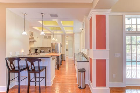 Fully Equipped Kitchen with complete modern appliances.