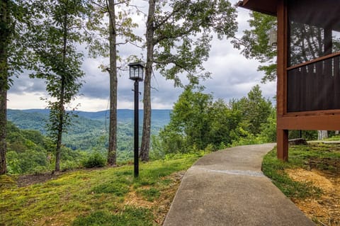 Pigeon Forge Cabin "Pleasant View" - Mountain views