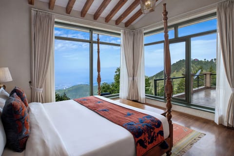 Valley View Family Suite With Balcony | In-room safe, soundproofing, iron/ironing board (on request)