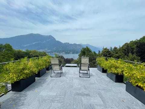 Superior Room, 1 King Bed, Lake View | Terrace/patio