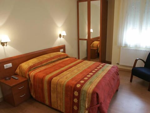 Double Room | Rollaway beds, free WiFi, bed sheets