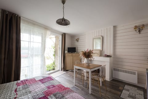 Romantic Studio, Private Bathroom