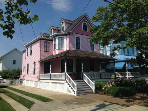 The Pink House - 911 Stockton Avenue