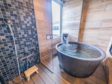 Modern western style room with open-air bath, Non-Smoking | Bathroom | Combined shower/tub, free toiletries, hair dryer, slippers