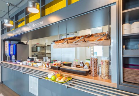 Daily buffet breakfast for a fee
