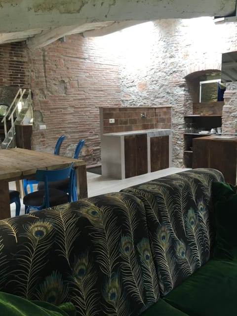 Inside the Wall  Bed and Breakfast in Capannori