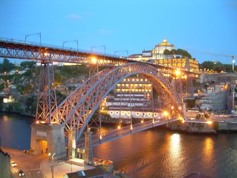 Evening view  over Luiz I bridge
