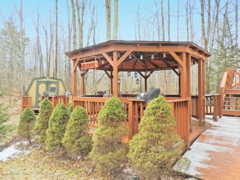Beautiful gazebo with outdoor furniture perfect for bbqing with family & friends