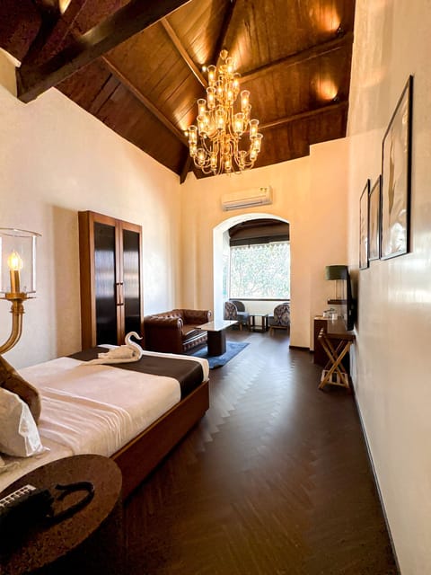 Presidential Suite (with Window) | Frette Italian sheets, premium bedding, soundproofing