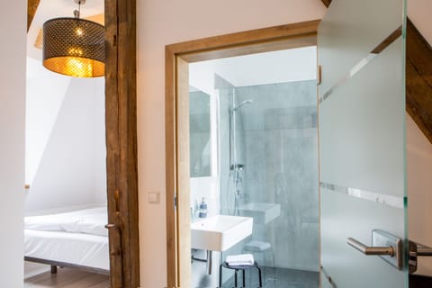 Triple Room | 1 bedroom, hypo-allergenic bedding, desk, free cribs/infant beds