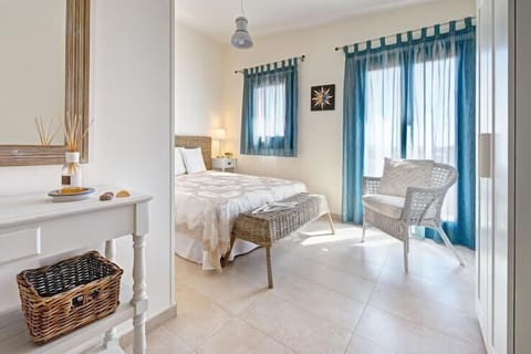 Superior Room, 1 Queen Bed, City View | Desk, WiFi (free), bed sheets