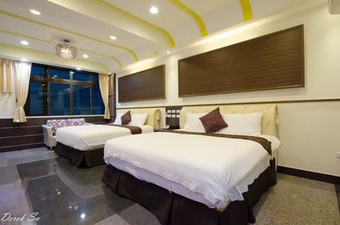 Comfort Quadruple Room | Desk, blackout drapes, soundproofing, WiFi (free)