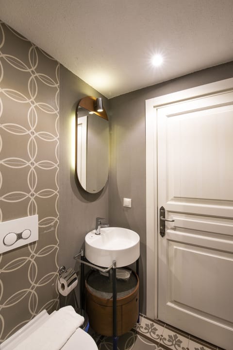 Shower, eco-friendly toiletries, hair dryer, slippers