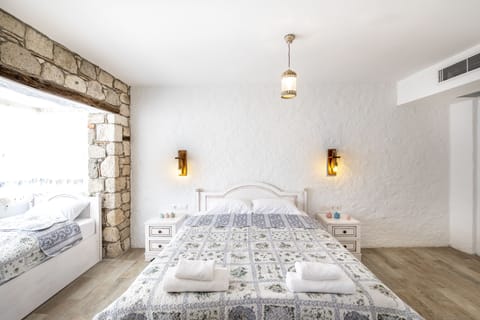 1 bedroom, premium bedding, desk, blackout drapes