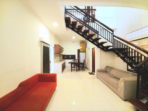 Family House, 6 Bedrooms | Living area | Flat-screen TV