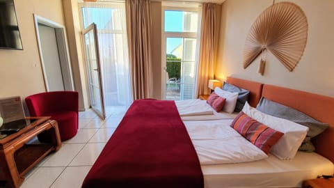 Comfort Double Room | Hypo-allergenic bedding, desk, laptop workspace, soundproofing