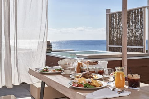 Free daily cooked-to-order breakfast