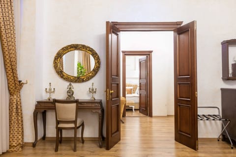 Royal Suite | Living room | LED TV
