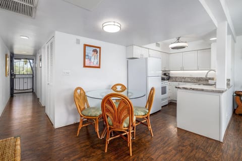 Condo, 1 King Bed with Sofa bed (Casa De Emdeko 330) | Dining