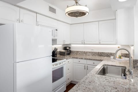 Condo, 1 King Bed with Sofa bed (Casa De Emdeko 330) | Private kitchen | Oven, dishwasher, toaster, paper towels