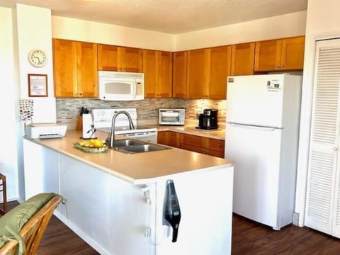 Condo, 1 Queen Bed with Sofa bed (Alii Villas 340) | Private kitchen | Oven, dishwasher, toaster, paper towels