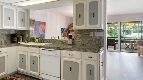 Condo, Multiple Beds (Casa De Emdeko 211) | Private kitchen | Fridge, microwave, oven, stovetop