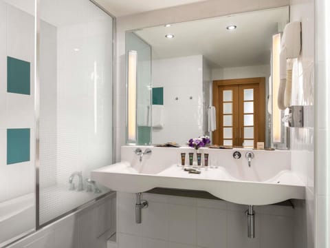 Superior Suite, 1 Queen Bed with Sofa bed | Premium bedding, minibar, in-room safe, desk