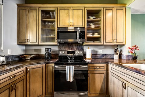 Condo, Multiple Beds, Partial Ocean View (Keauhou Kona Surf & Racquet Club #5-3) | Private kitchen | Full-size fridge, microwave, oven, stovetop